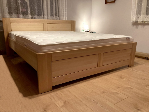 Łóżko bukowe LK112