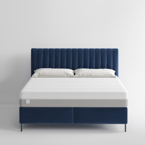 Materac Glow średnio twardy - wizualizacja na łóżku