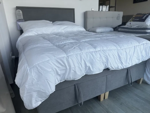 Łóżko kontynentalne JOY 140x200 z pojemnikiem ekspozycja